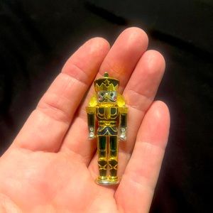 Pin nutcracker